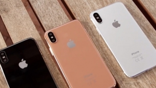 iPhone 8 nelle 3 colorazioni: bianca, nera e blush-gold