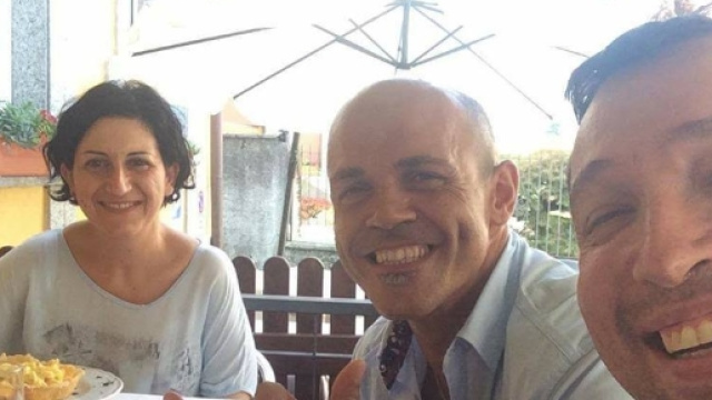 Uniti dallo stesso tumore: si riabbracciano dopo 33 anni ... - leggo.it
