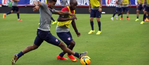 File:DaMarcus Beasley DeAndre Yedlin USMNT 2014.jpg - Wikimedia ... Wikimedia Commons