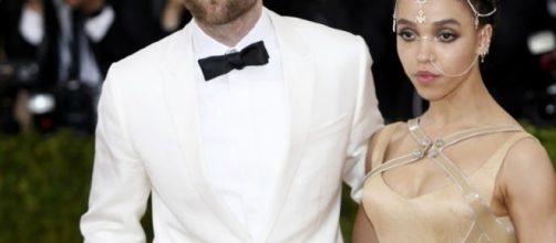 Robert Pattinson, FKA Twigs - Image via YouTube/Wochit Entertainment