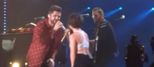 Thomas Rhett and Maren Morris perform - Katie Brower via YouTube (https://www.youtube.com/watch?v=owoKzMia-Y8)