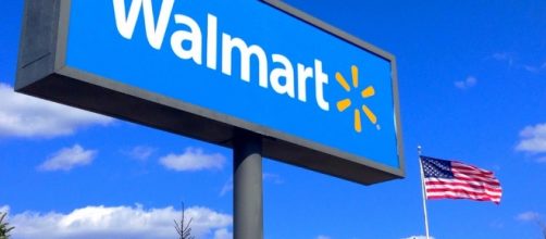 Wal-Mart sign outside a store /Mike Mozart/Flickr