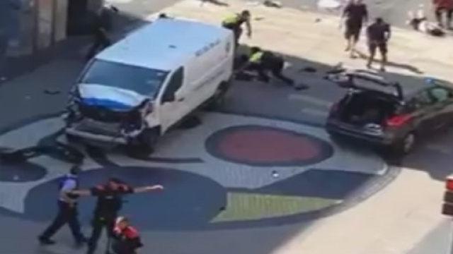 Il furgone usato dagli attentatori sulla Rambla