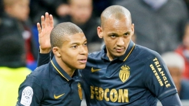 Monaco: Altercation Mbapp&eacute;-Fabinho ? (vid&eacute;o) - Football - Sports.fr - sports.fr