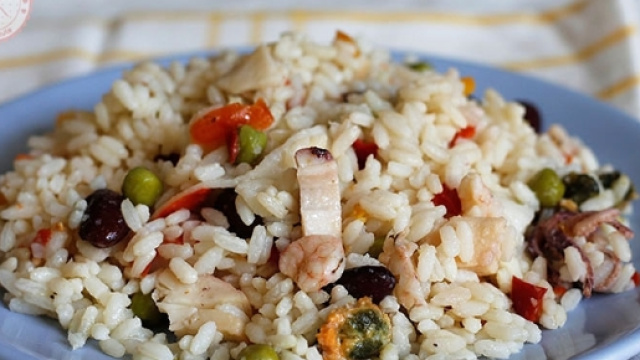 Primi piatti, l'insalata di riso: imperdibile in queste giornate.