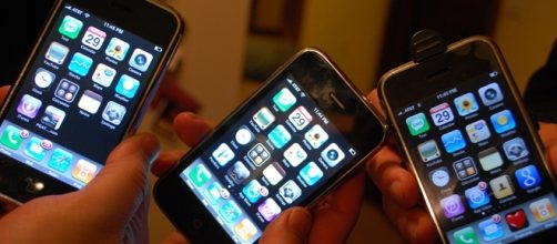 iPhones/ photo by Laura LaRose via Flickr