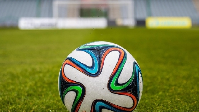 Abbonamenti Mediaset Premium e Sky pacchetto calcio stagione 2017-2018