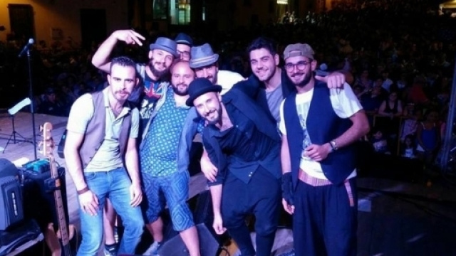La band i Cicciuzzi che partecipa al festival della canzone popolare di Raffo