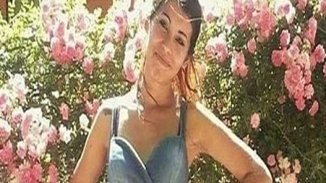 Uccisa e carbonizzata al sesto mese di gravidanza