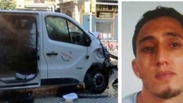 Un des suspects, Driss Oukabir, aurait lou&eacute; la camionnette qui a fonc&eacute; dans la foule &agrave; Barcelone