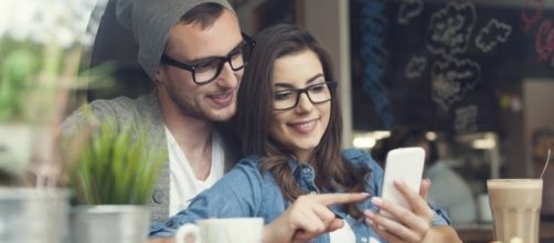 Phone users / Photo via Natalia Clikka, Wikimedia Commons