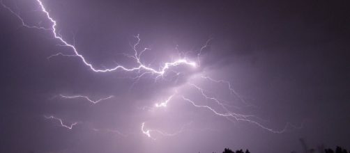 According to the stars, Libra, you should let your subtle insight be your guide through the storm. - Image via Pixabay