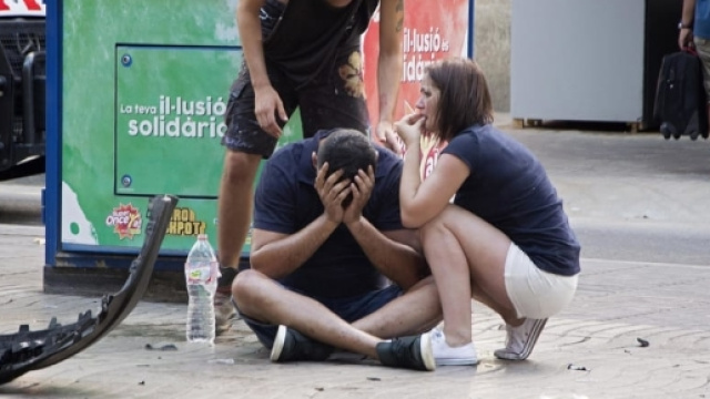 Attentato Barcellona Isis rivendica: due italiani tra i 13 morti.