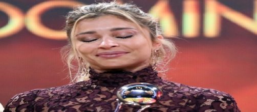 Grazi recebeu um pr&ecirc;mio no 'Doming&atilde;o do Faust&atilde;o'