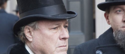 John Heard, "Home Alone" actor, dies at 72 - Image -CBS News | YouTube