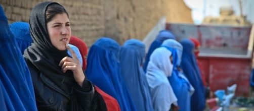 Muslim women wearing burka. [Image via ArmyAmber/Pixabay]