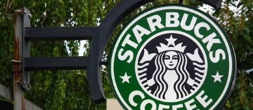 Starbucks is offering a new product / Photo via 4028mdk09, Wikimedia Commons