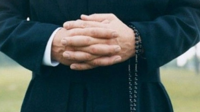 Roma: moglie tradisce il coniuge con un sacerdote - ilgazzettino.it