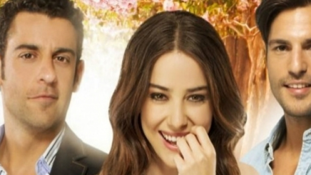 Cherry Season e le altre soap di canale 5 verranno sospese. Ecco quando.