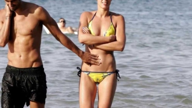 Da sinistra Filippo Magnini e Federica Pellegrini durante una vacanza quando erano una coppia felice