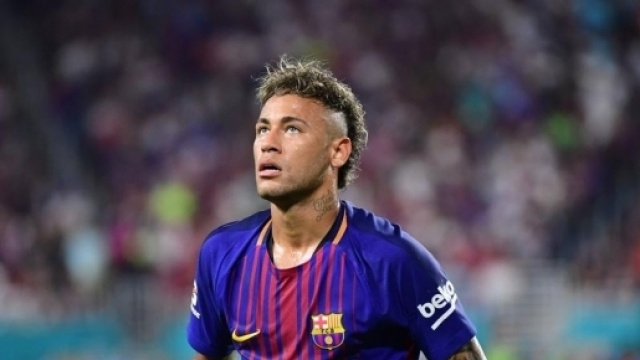 Foot PSG - PSG : Le Bar&ccedil;a croit au P&egrave;re No&euml;l et propose un deal ... - foot01.com