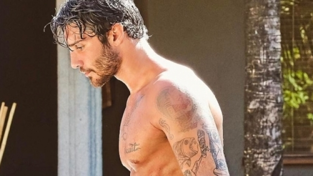 Gossip, Stefano De Martino: ecco il significato del suo nuovo tatuaggio.
