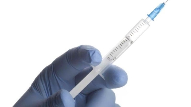 Infermiera droga neonato per farlo stare buono