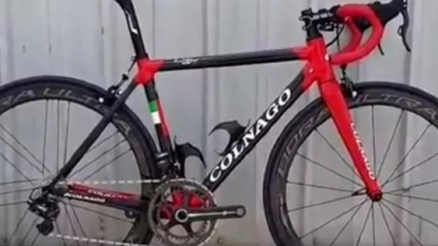 La bici Colnago usata dalla UAE Emirates