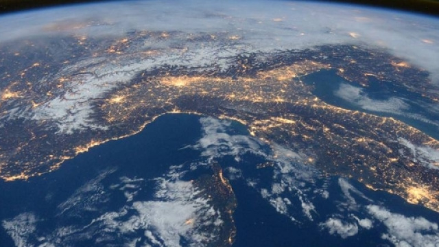 La Terra vista dallo spazio: le foto spettacolari della Nasa ... - corriere.it