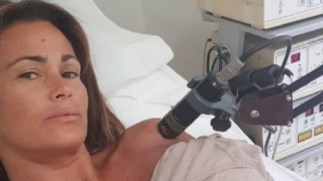 Samantha De Grenet all'ospedale scatta la polemica per un selfie