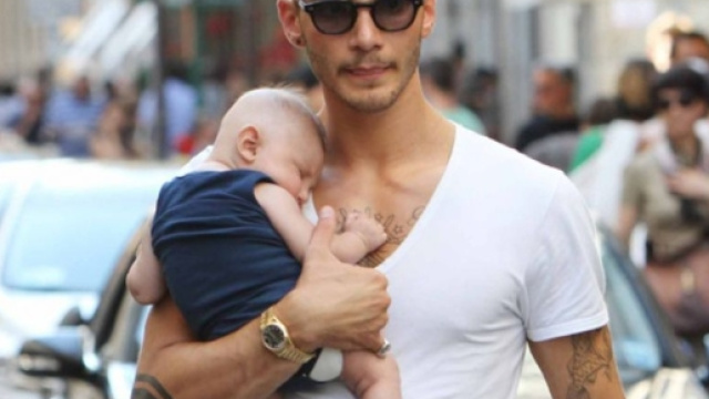 Stefano De Martino porta Santiago a fare Shopping - today.it