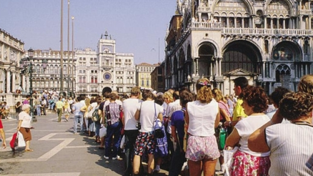 Turismo numero chiuso Venezia Cinque Terre Roma dibattito flussi ... - tgtourism.tv