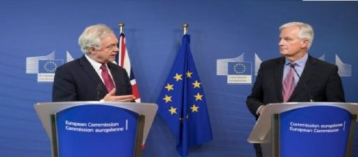 David Davis wants trade and withdrawal negotiations to coincide (arif_shamim via Flikr).