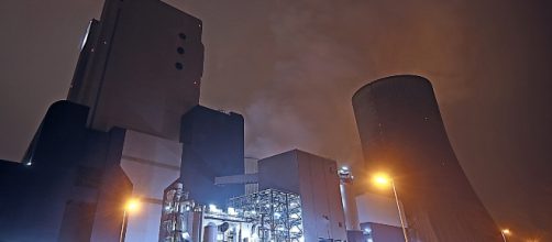 Natural gases are primarily used to light up our cities. [Image via Pixabay]