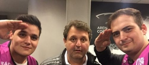 Felipe Garrafa (o primeiro da esquerda para a direita da tela) se envolveu em grande pol&ecirc;mica