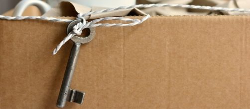 Move away from the past. Image via Pixabay.