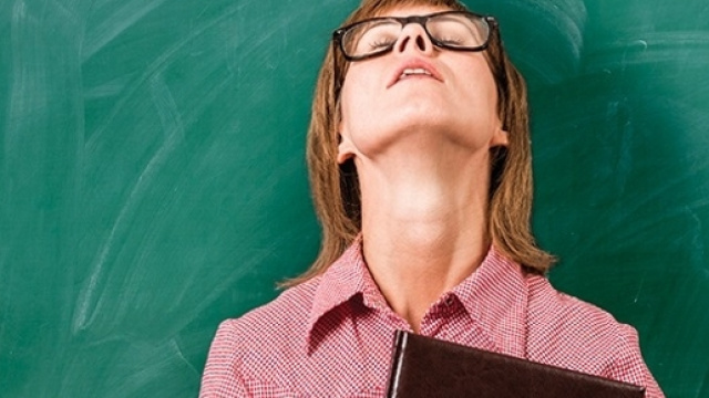 Insegnante di francese rifiuta una cattedra a tempo indeterminato per rimanere supplente fino alla pensione.Fonte:http://www.oggiscuola.com/web/