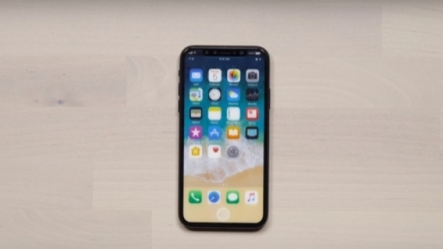 iPhone 8 e il Touch ID. Sar&agrave; assente o presente - Youtube/Unbox Therapy