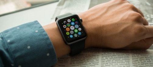 Apple Watch sales expected to increase by 33 percent in 2018 / Photo via LWYang, Flickr