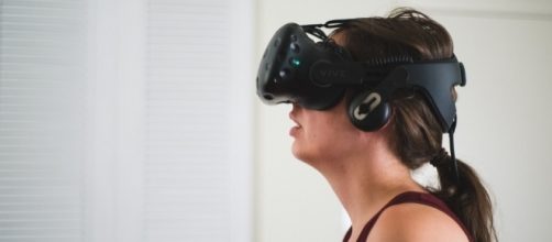 Gear VR provides you a 360 degrees experience of virtual reality - [Image credit: Hive Mind I Flickr]