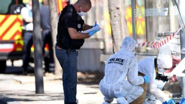Marsiglia, un van lanciato contro due fermate dell'autobus uccide una donna