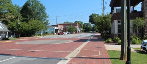 Time is short for the monuments around America. [Image via Wikimedia Commons]