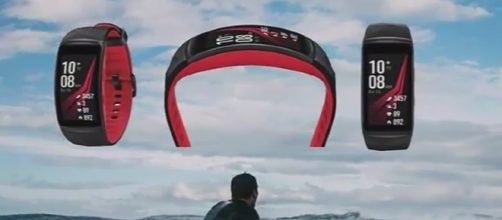 Samsung Gear Fit2 Pro - YouTube/Aban Tech Channel