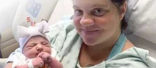 South Carolina baby girl born during eclipse is named Eclipse [Image: Hot News Today/YouTube screenshot]