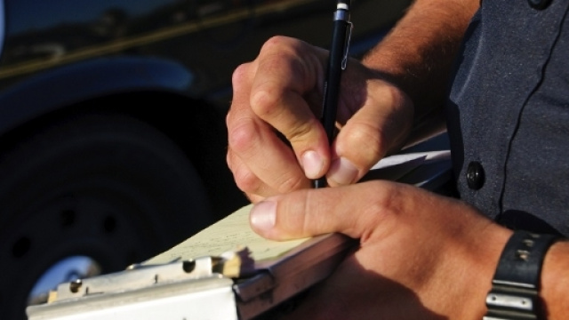 Ciclista investito viene multato per mancanza di luci e campanello