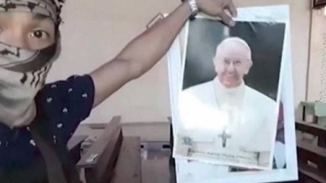 'Saremo a Roma': l'Isis minaccia il Papa in un nuovo video - lastampa.it