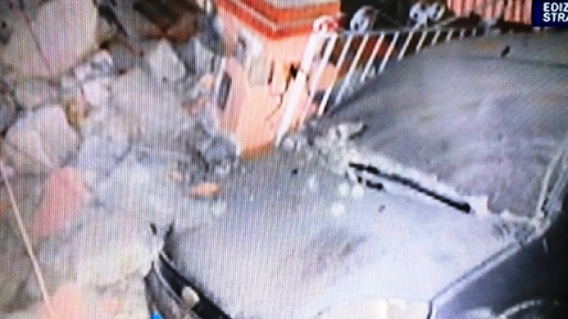 Terremoto a Ischia, bimbi sotto le macerie, si scava per salvarli, sale il numero dei dispersi