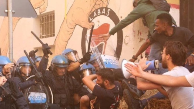 Alcuni momenti dello sgombero del collettivo L&agrave;bas avvenuto on via Orfeo circa un mese fa