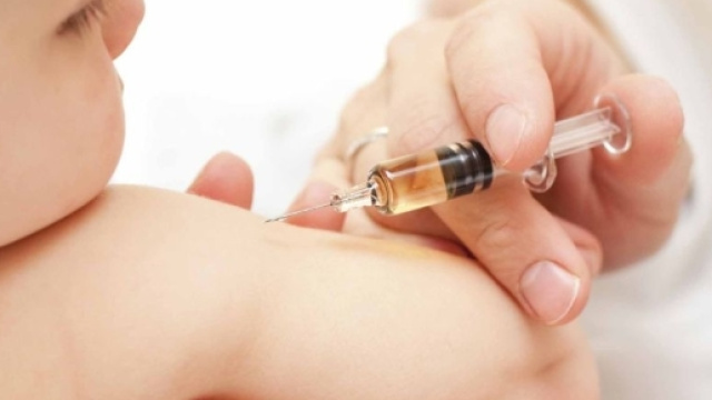 Iscrizioni a scuola, cambia tutto: i 10 vaccini obbligatori per ... - mammeoggi.it