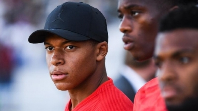 Le PSG n&eacute;gocie avec Monaco pour Mbapp&eacute;